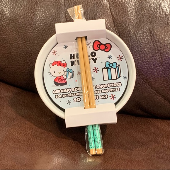 Hello Kitty in Christmas Tree Dress with Gifts 20oz Ceramic Noodle Bowl Set - Picture 9 of 10